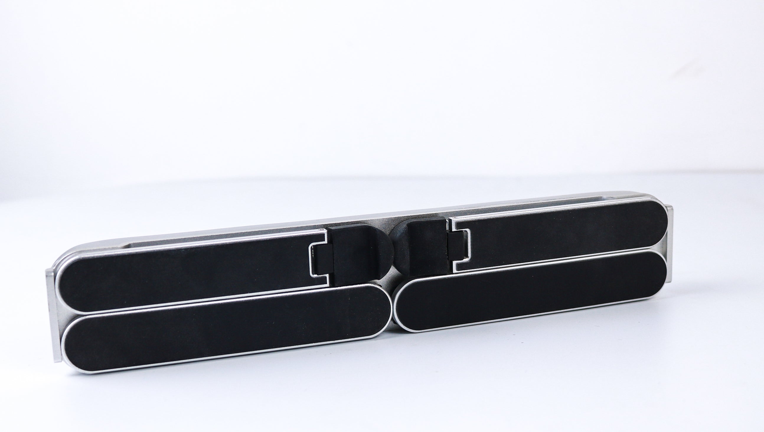 E17 laptop stand